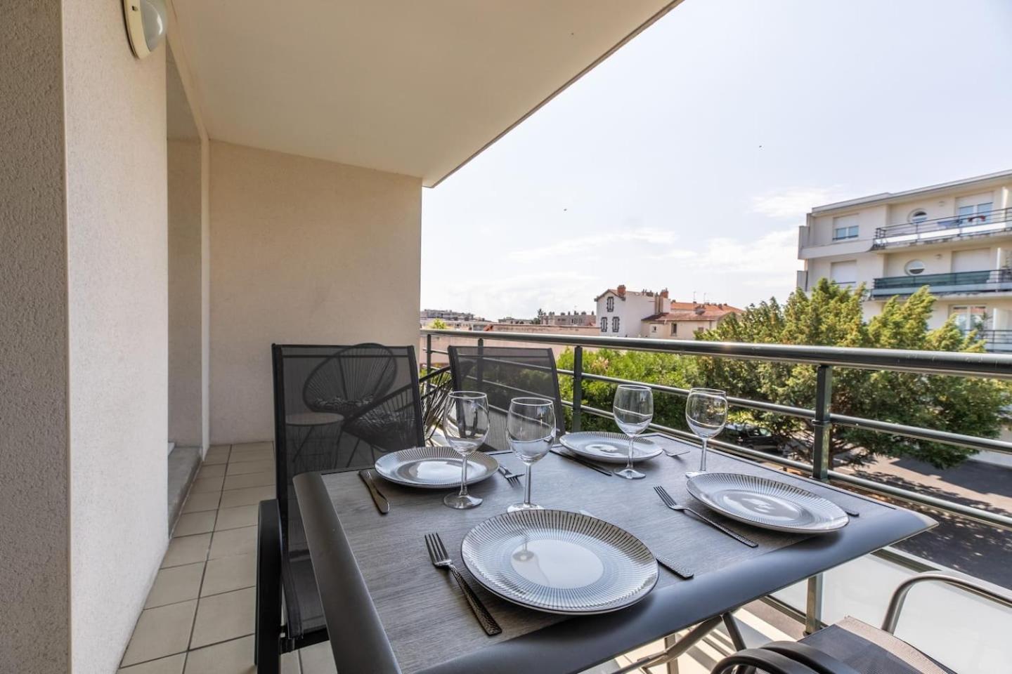 Le Clos Fleuri F3 Terrasse & Garage Клермон-Ферран Экстерьер фото